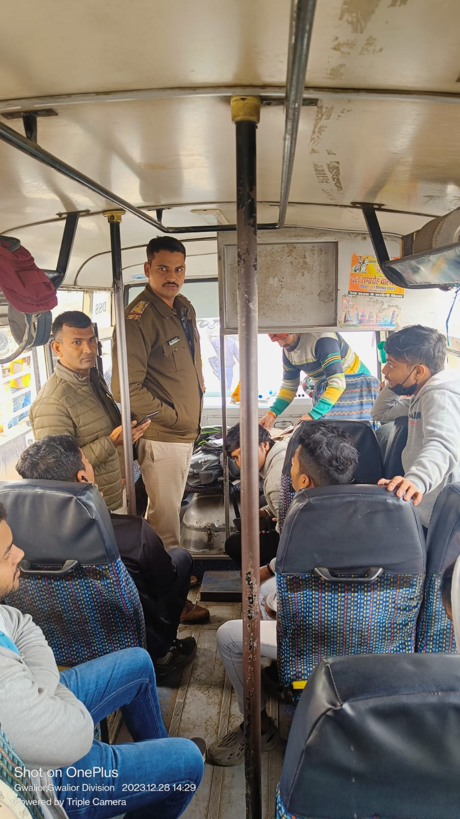 यातायात पुलिस ग्वालियर द्वारा स्कूली बस एवं सवारी बसों के खिलाफ मोटर व्हीकल एक्ट के तहत की गई चालानी कार्यवाही।