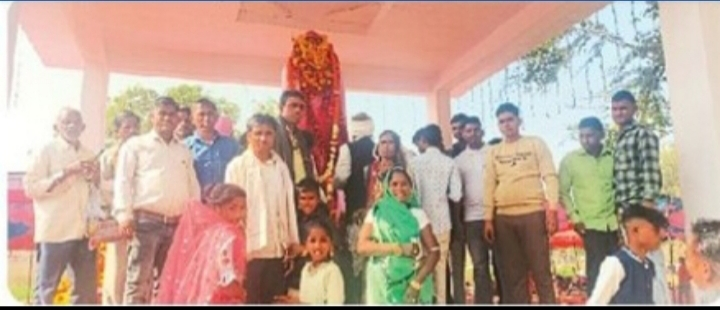 मामा बालेश्वर दयाल की पुण्य तिथि पर तीन राज्य भील आश्रम पहुंचे।