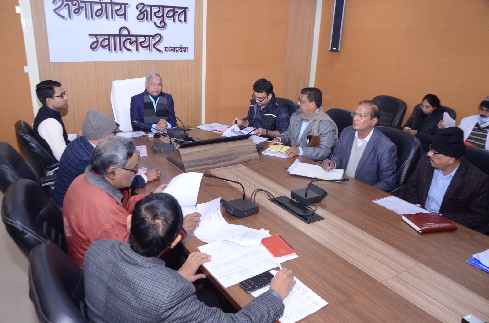 प्रधानमंत्री जन-मन अभियान को पूरी गंभीरता से लें : संभागायुक्त श्री सिंह