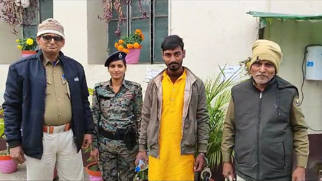 74 कार्टून विदेशी शराब के साथ शराब तस्कर गिरफ्तार 74 कार्टून विदेशी शराब के साथ शराब तस्कर गिरफ्तार