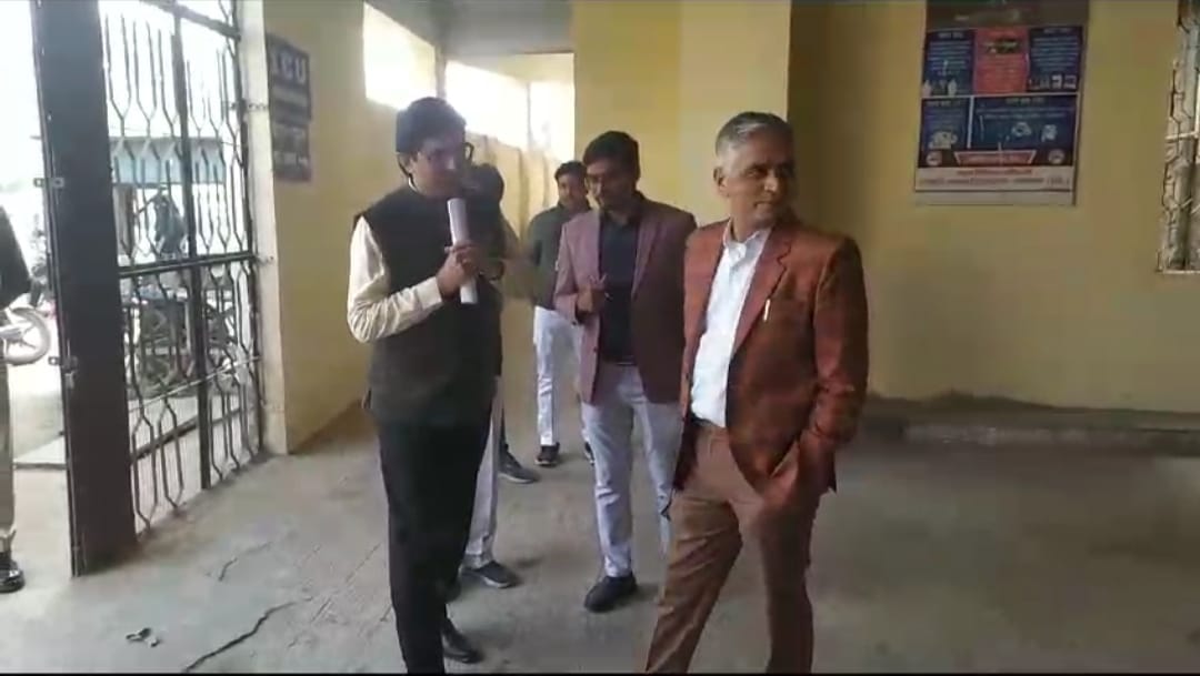 संभागीय आयुक्त ने किया नसीराबाद अस्पताल का ओचक निरीक्षण