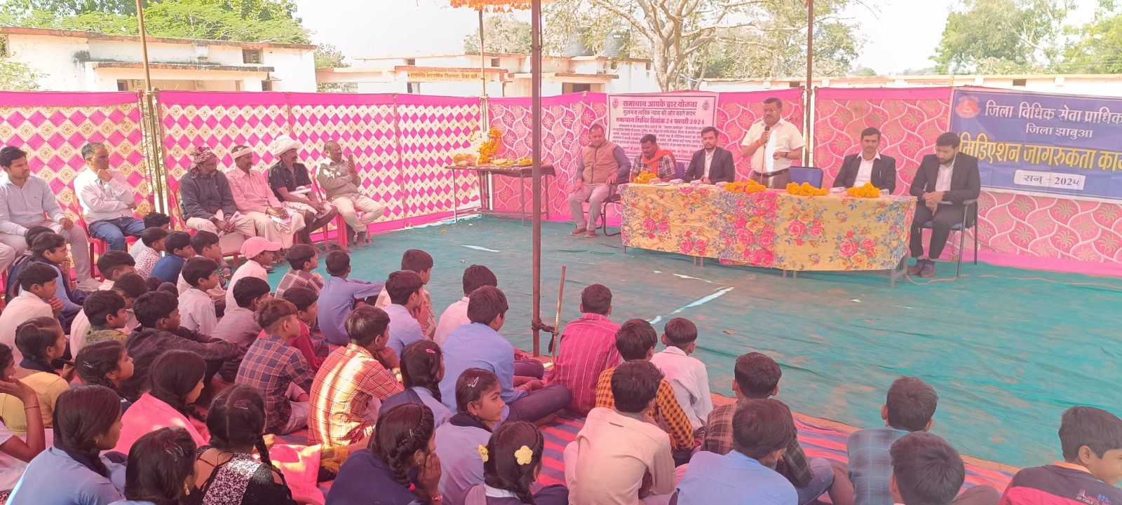 समाधान आपके द्वार योजना के अंतर्गत ग्राम पंचायत ढेबर बड़ी में विधिक साक्षरता शिविर का आयोजन किया गया