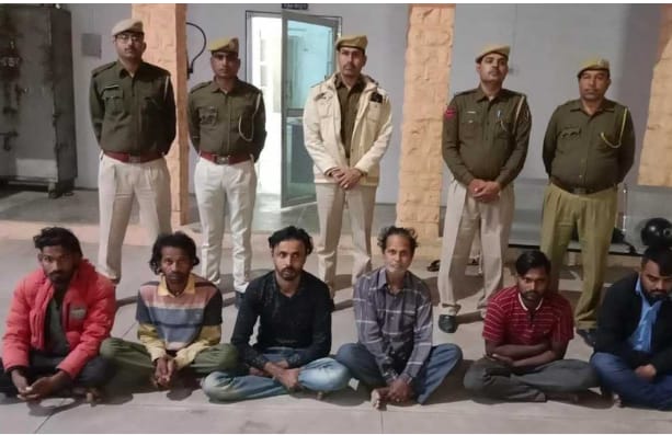 समलैंगिक गिरोह चलाने वाले 6 आरोपी गिरफ्तार समलैंगिक गिरोह चलाने वाले 6 आरोपी गिरफ्तार