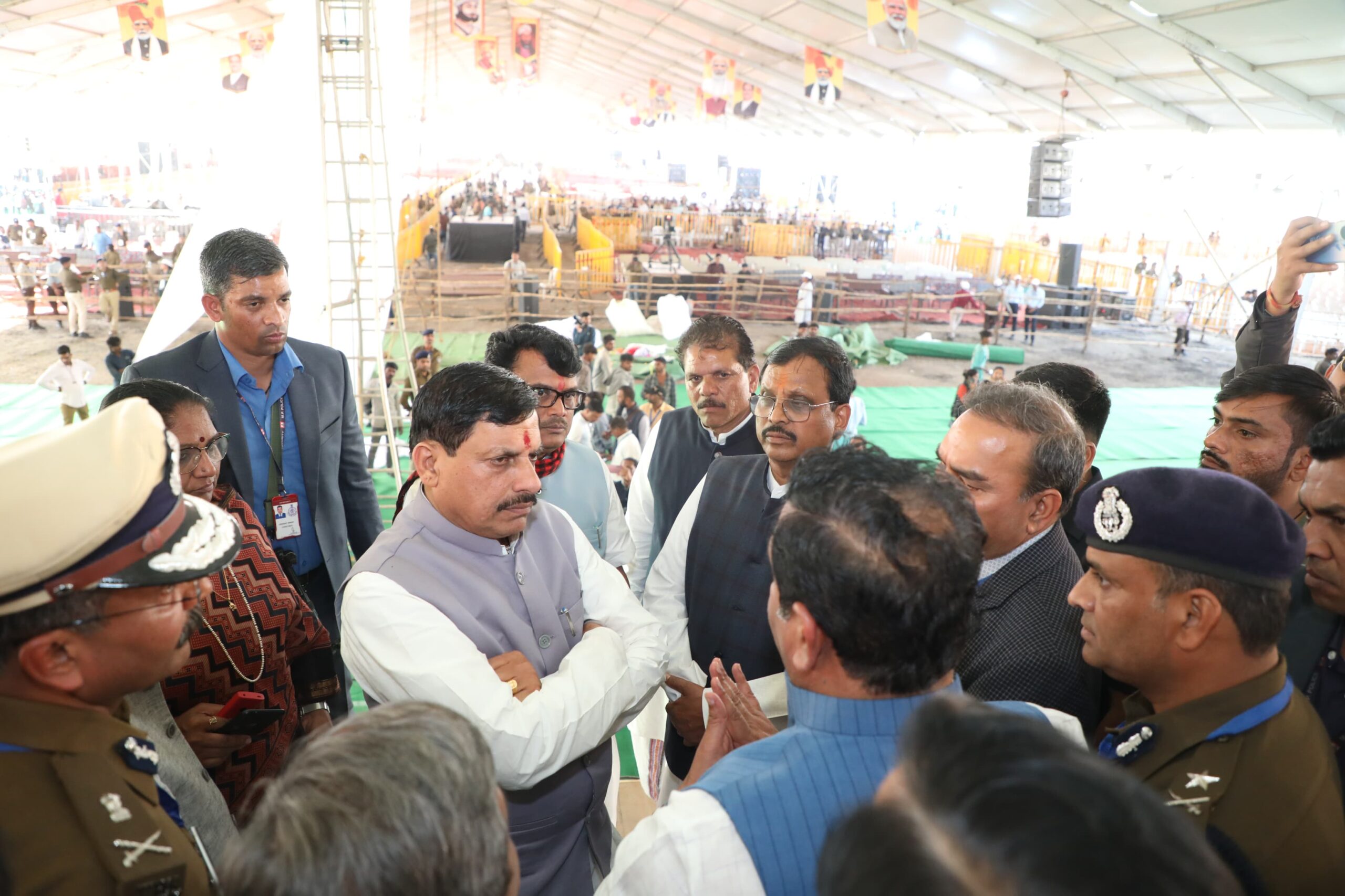 मुख्यमंत्री डॉ मोहन यादव ने झाबुआ के गोपालपुरा पहुंच कार्यक्रम स्थल पर व्यवस्थाओं का निरीक्षण किया एवं आवश्यक निर्देश दिए