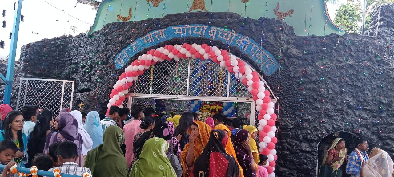 माता मरियम का नवेना का वार्षिक पर्व धूमधाम से मनाया
