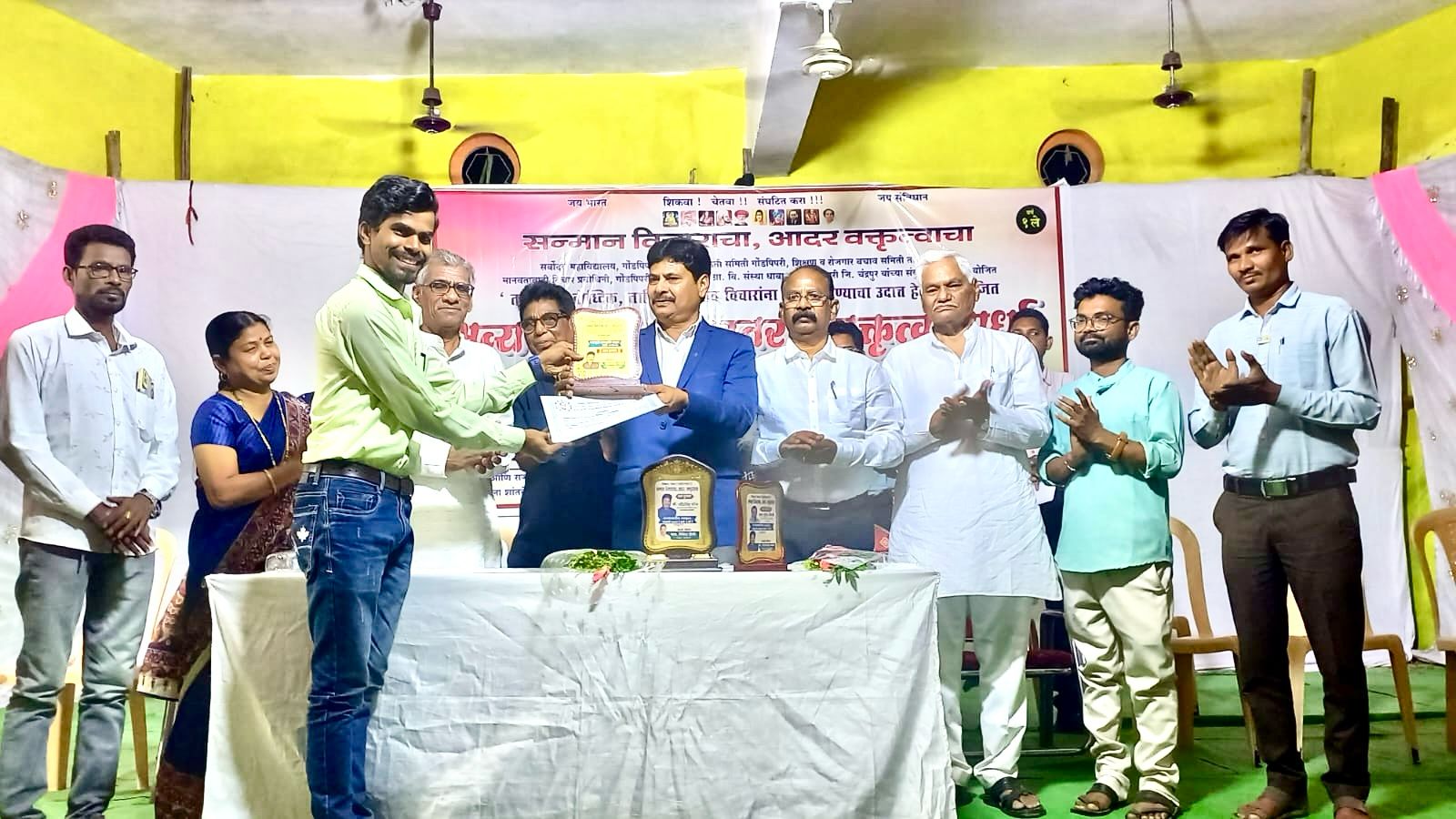 चंद्रपुर येथील खुल्या राज्यस्तरीय वक्तृत्व स्पर्धेचा विजेता अकोल्याचा विशाल नंदागवळी