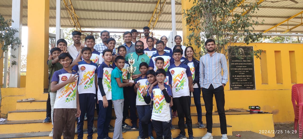 छत्रपति शिवाजी महाराज की जयंती के अवसर पर 16 वर्षीय तालुका स्तरीय टेनिस क्रिकेट प्रतियोगिता का समापन सरस्वती विद्यालय, निफाड के प्रांगण में हर्षोल्लास के साथ किया गया।