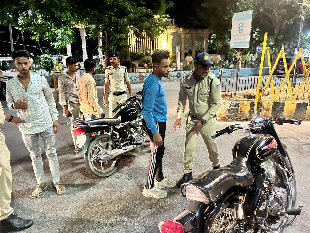 गुंडे, बदमाशों एवं असमाजिक तत्वों के विरुद्ध इंदौर पुलिस की प्रभावी कार्यवाही जारी……