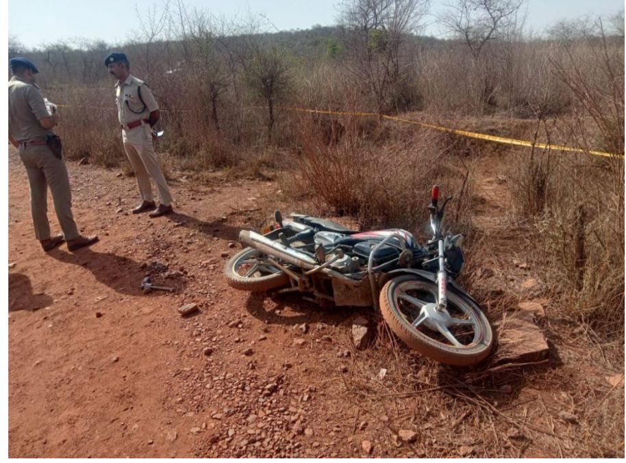 शॉर्ट एनकाउंटर के तहत गिरफ्तार किया अपराधी कोमल भदकारिया उर्फ बंटी।