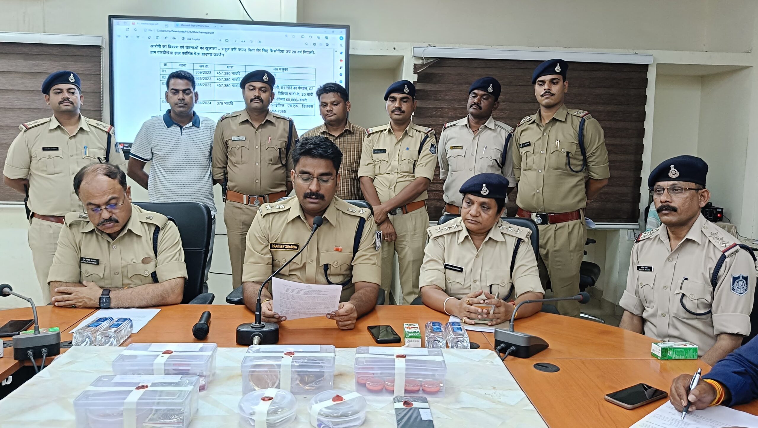 शहर में हुई चोरी की वारदातों का खुलासा किया गया है।