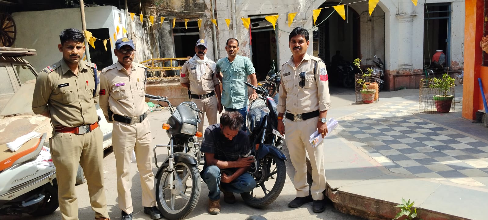 चोरी हुई मोटरसाईकल। एक आरोपी को किया गया गिरफ्तार।