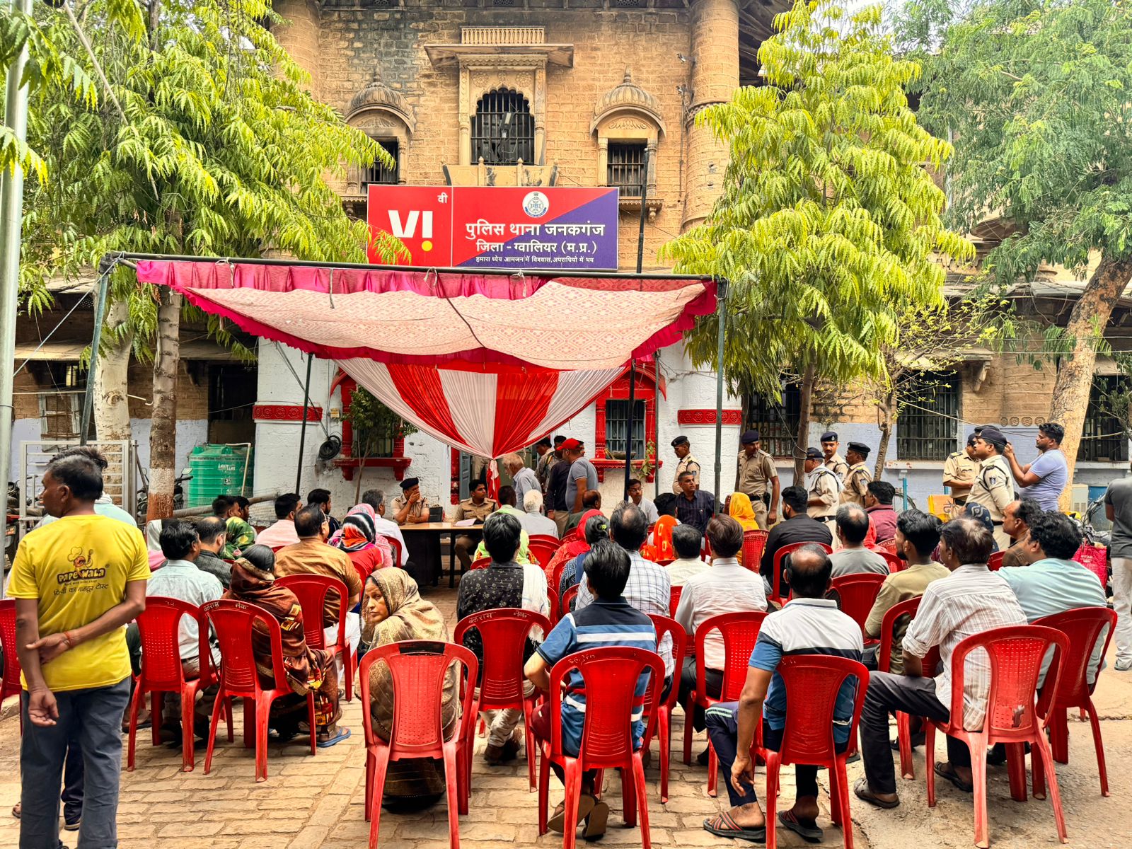 थाना जनकगंज में शिकायतों के निराकरण हेतु जनशिविर का आयोजन।
