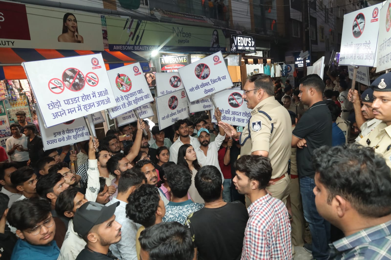 इंदौर पुलिस नगरीय जोन-4 में अवैध नशे के खिलाफ चलाये जा रहे ऑपरेशन।