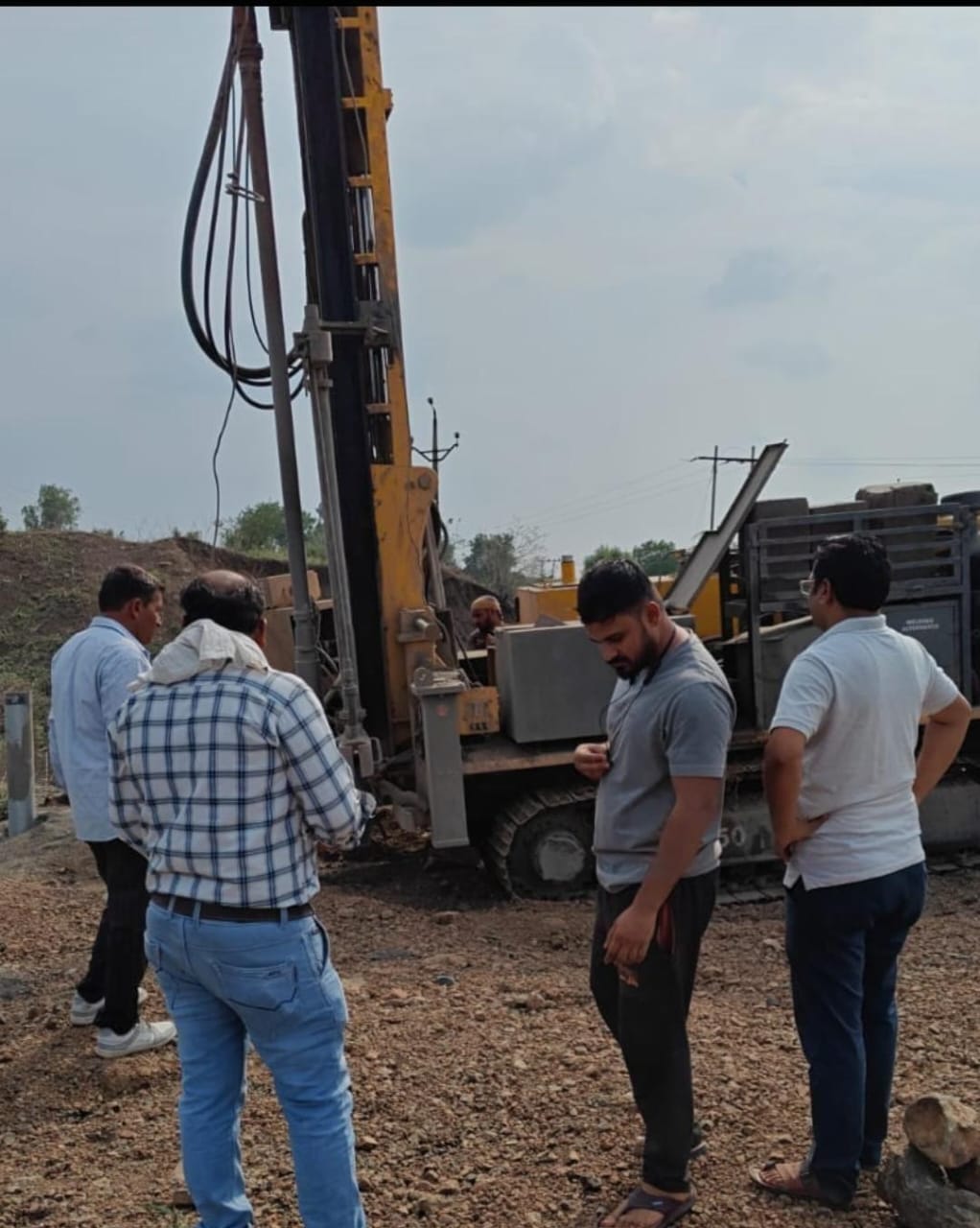 ग्रिड निर्माण में बाधा बन रही कठोर चट्टान को बोरिंग मशीन से काटकर हटाया