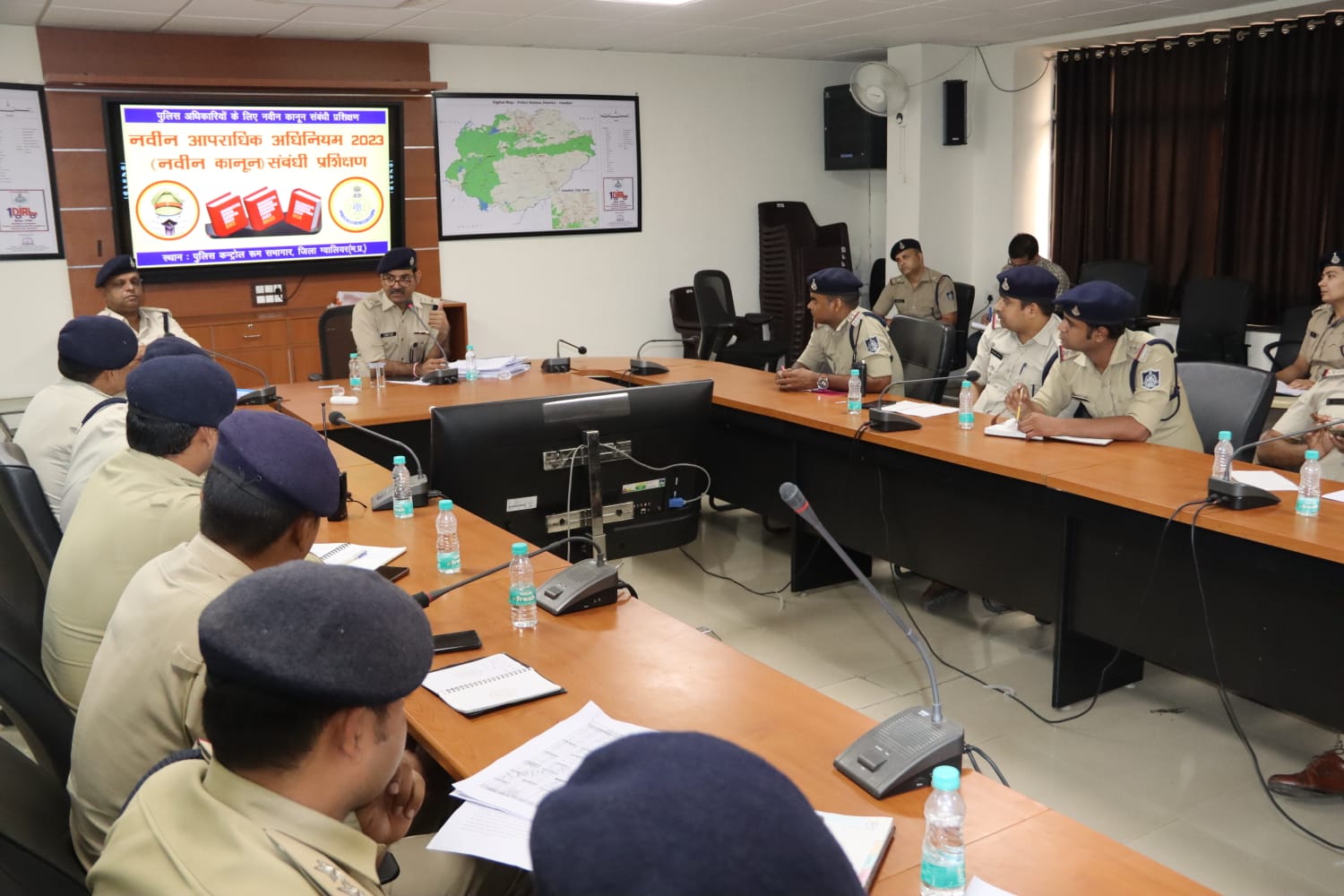 पुलिस के कम्प्यूटर ऑपरेटर और उप निरीक्षकों के लिये प्रशिक्षण का आयोजन
