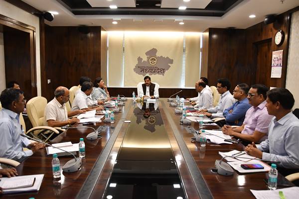 डॉ. यादव ने किसानों से बाजार व्यवस्था में विश्वास रखने का आग्रह किया