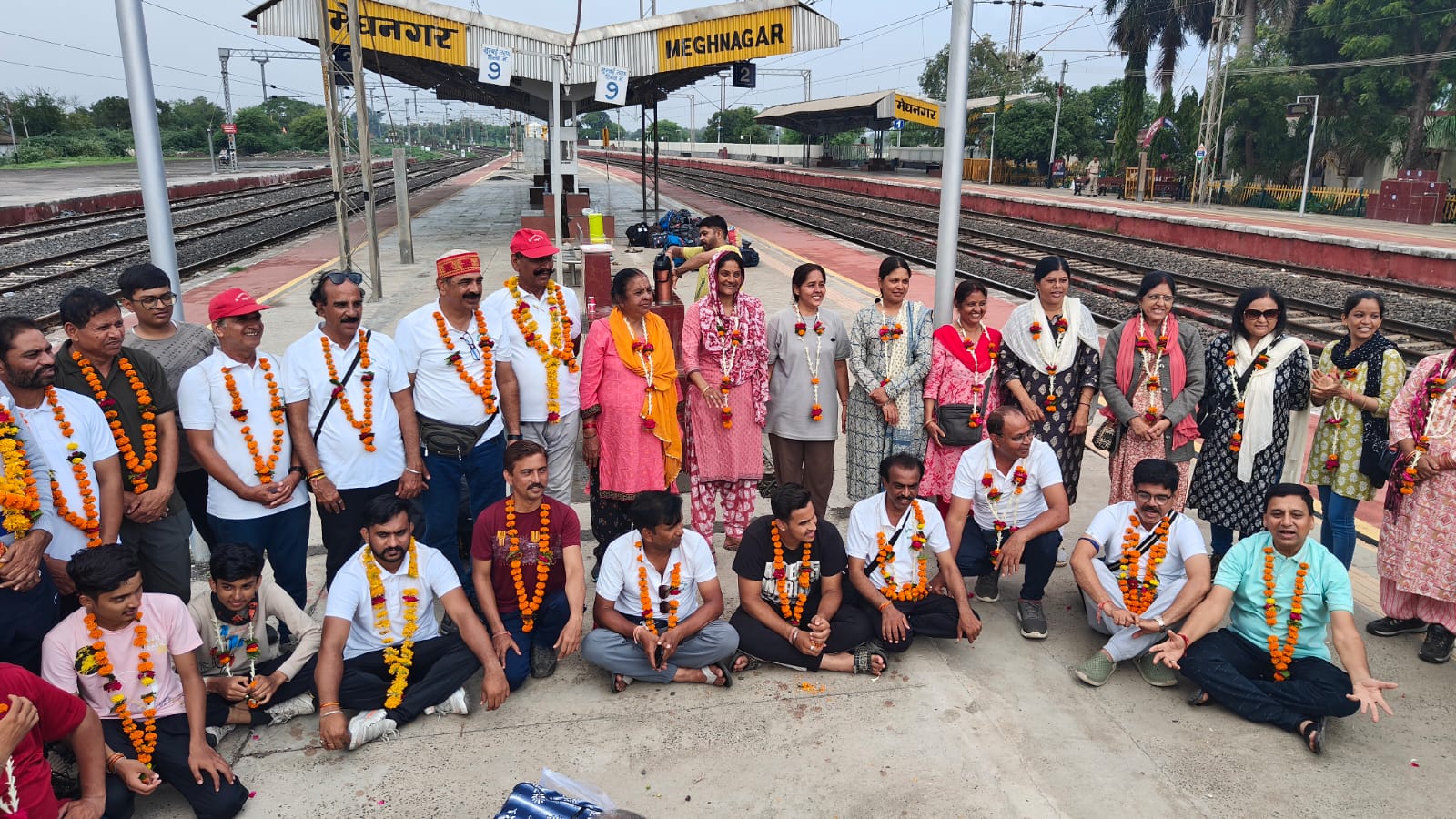 आध्यात्मिक यात्रा व्यतित्व के आत्मविश्वास ज्ञान कौशल साहस में विकास करती हैं नीरज राठौर जिला अध्यक्ष सामाजिक महासंघ