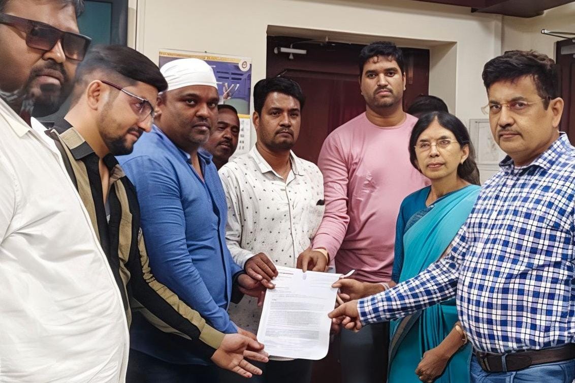 कई कालेजो की अनियमिता को कुलपति को दिया ज्ञापन