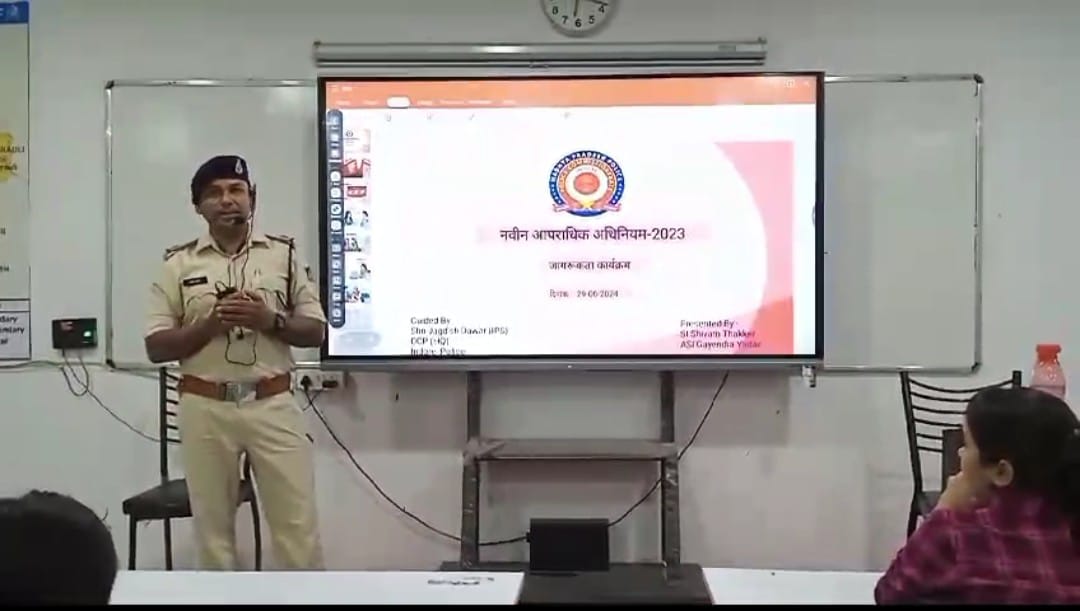 नए आपराधिक कानून के लिए इंदौर पुलिस पूरी तरह तैयार रहकर, आमजन को भी कर रही है इसके प्रति जागरूक