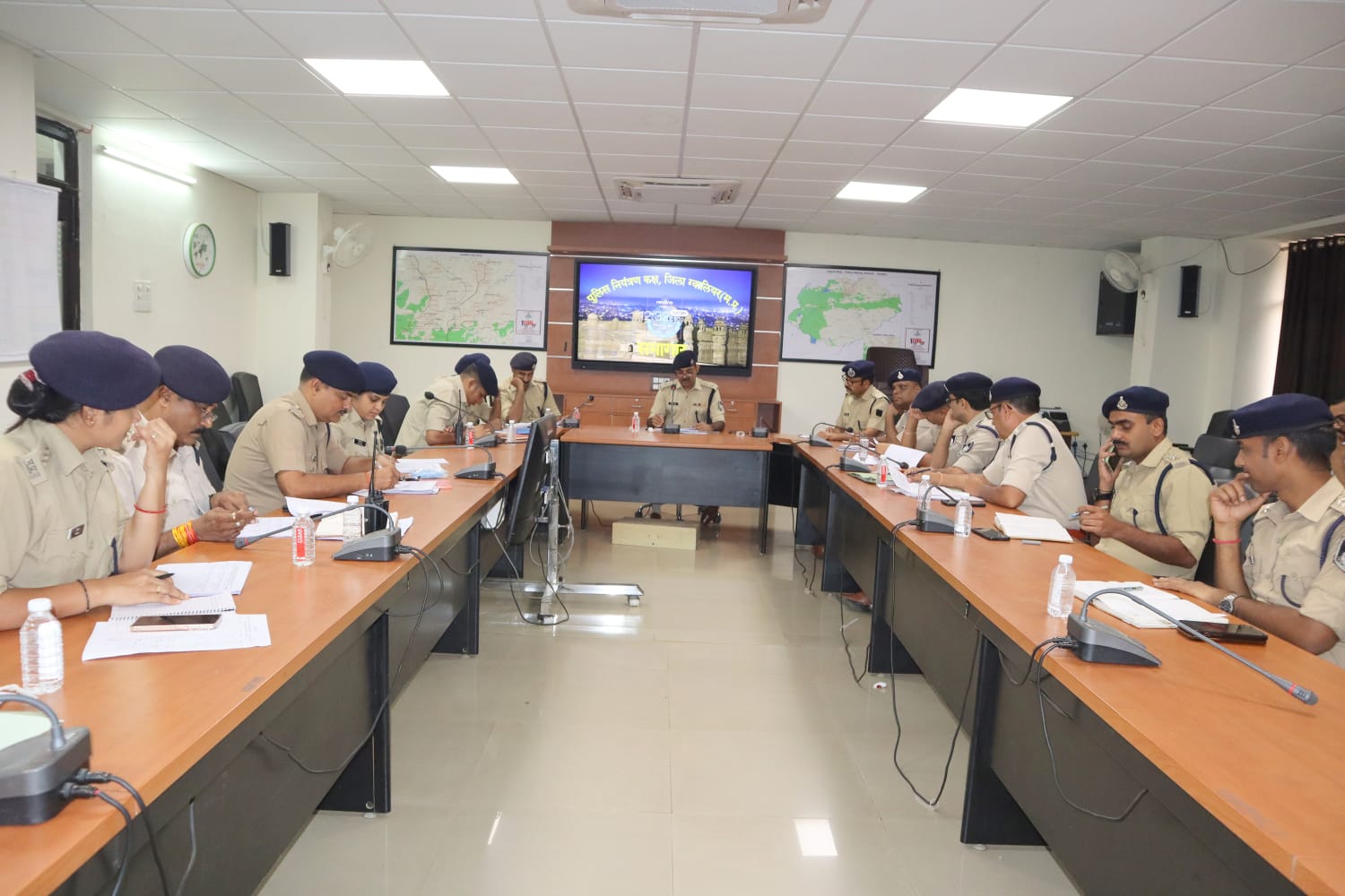 एसपी ग्वालियर ने ली जिले के समस्त राजपत्रित पुलिस अधिकारियों की अपराध समीक्षा बैठक।