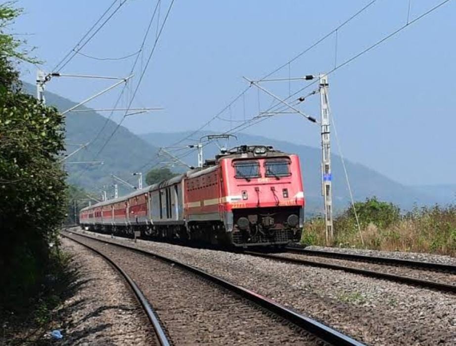 चार ट्रेनों में लगेंगे अतिरिक्त जनरल कोच।