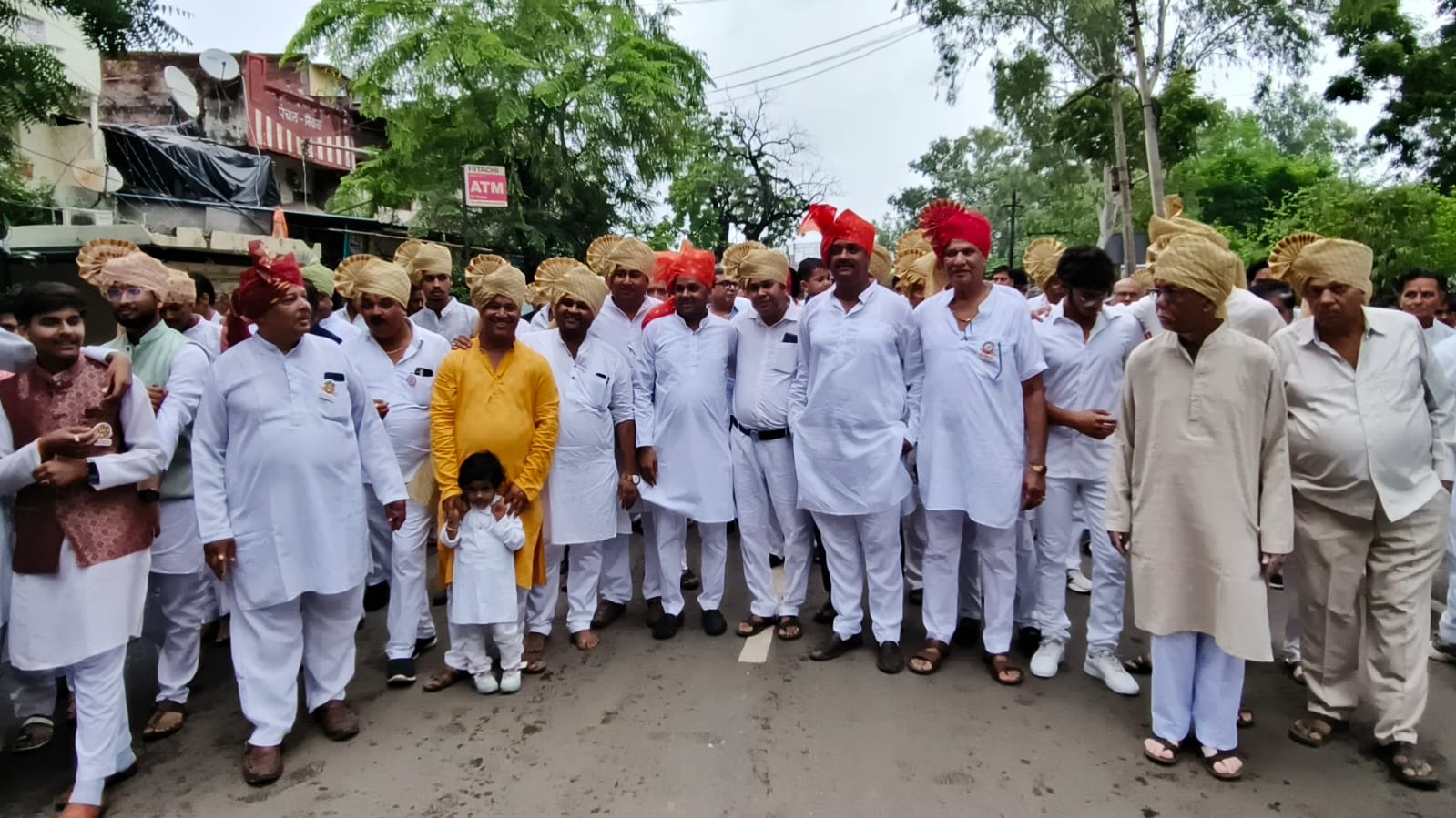 साध्वी तत्व लता श्री जी म.सा.आदि ठाणा चार का वर्षावास मंगल प्रवेश जय घोष के साथ हुआ।