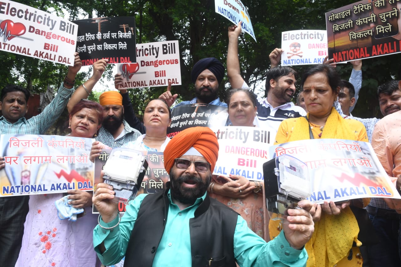 बिजली कंपनियों की लूट के खिलाफ बिजली के मीटर लेकर नेशनल अकाली दल का प्रदर्शन