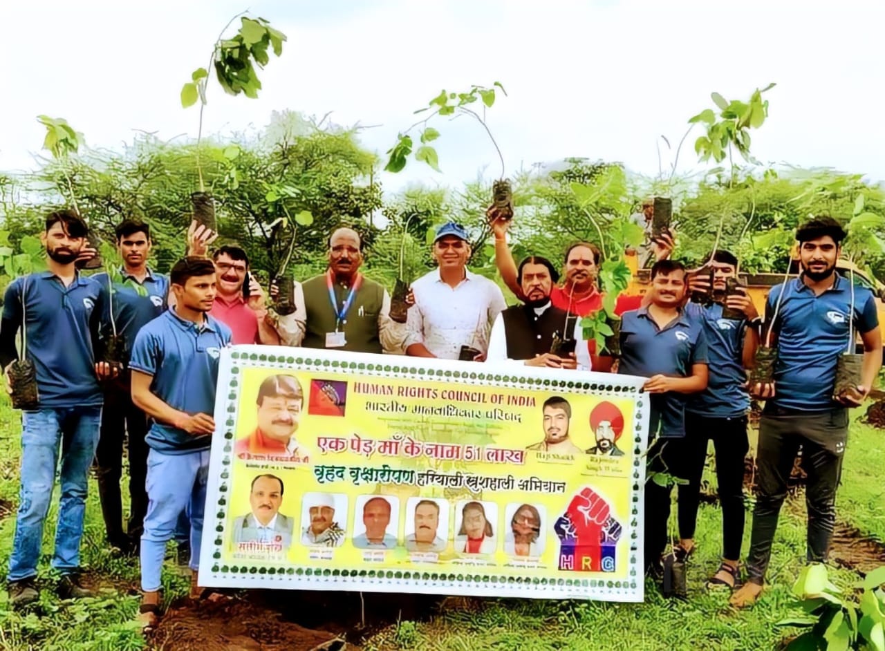 पीथमपुर में वृक्षारोपण अभियान के द्वितीय चरण में दिखा अधिक उत्साह