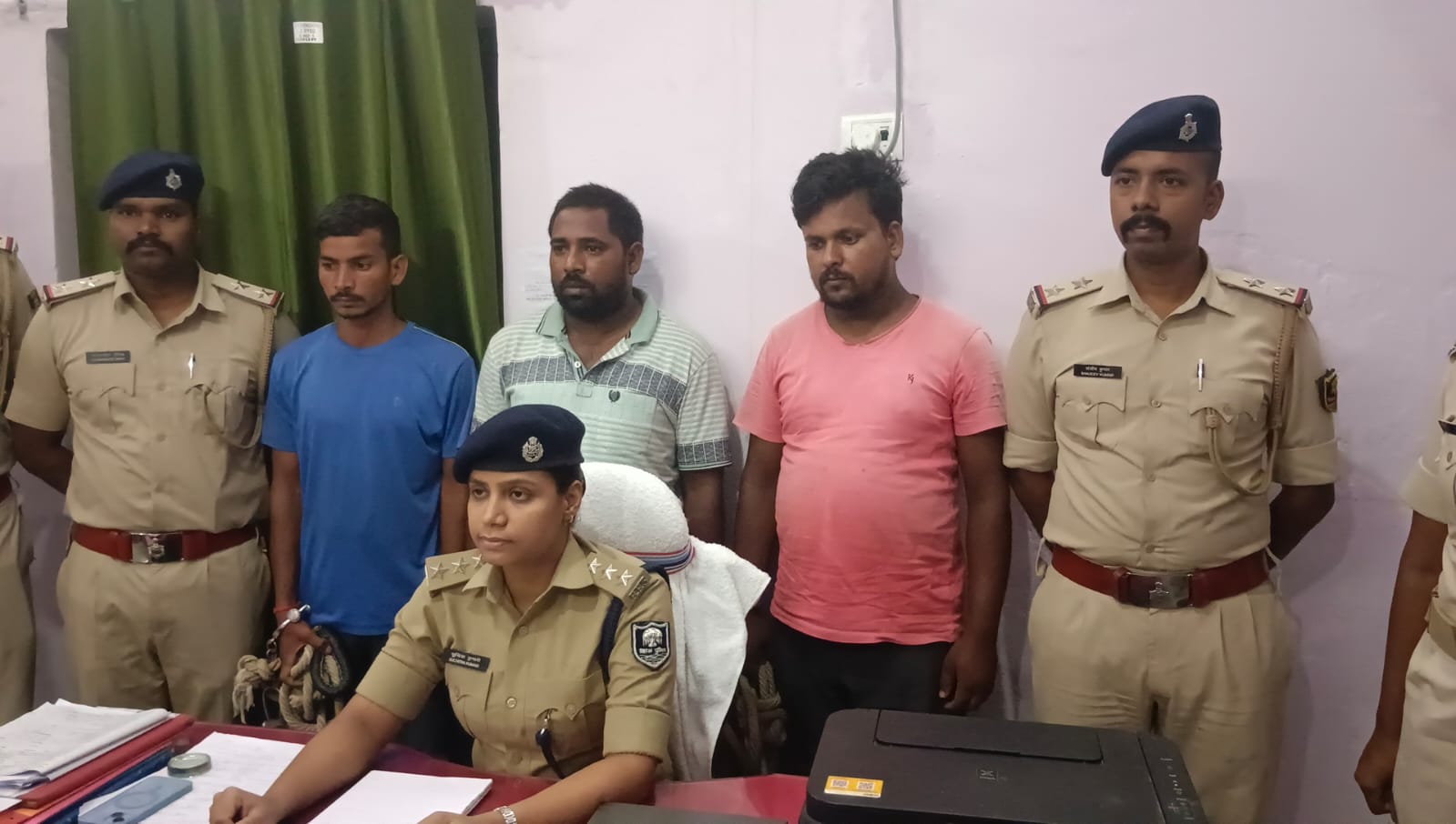 लखीसराय जिला से आत्मानंद सिंह की रिपोर्ट साइबर ठगी मामले में तीन लोग गिरफ्तार लखीसराय जिला से आत्मानंद सिंह की रिपोर्ट साइबर ठगी मामले में तीन लोग गिरफ्तार