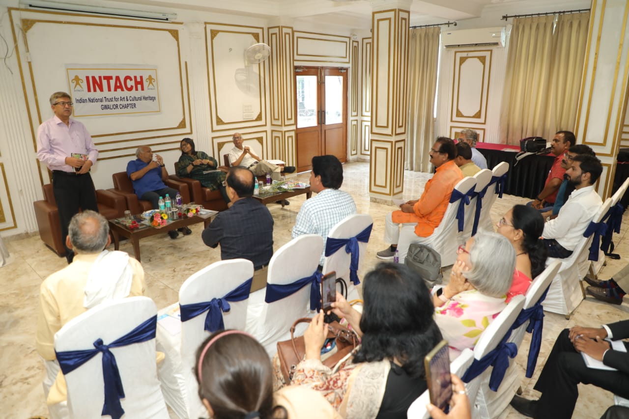धरोहरों के संरक्षण में मिलेगा प्रशासन का पूरा सहयोग – संभाग आयुक्त श्री खत्री।