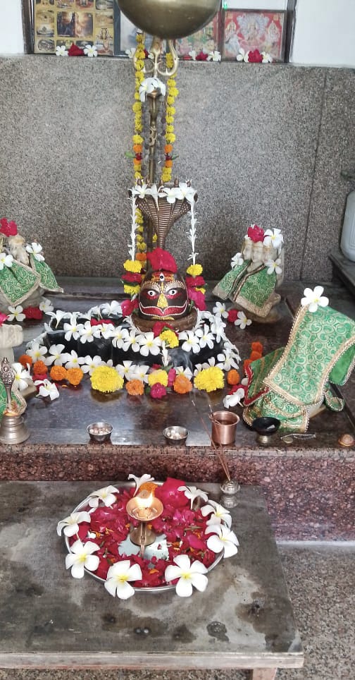 श्रवण के प्रथम सोमवार को भगवान भोले के दरबार में लगा आस्था का मेला गंजे जय बम भोले के जय घोष।