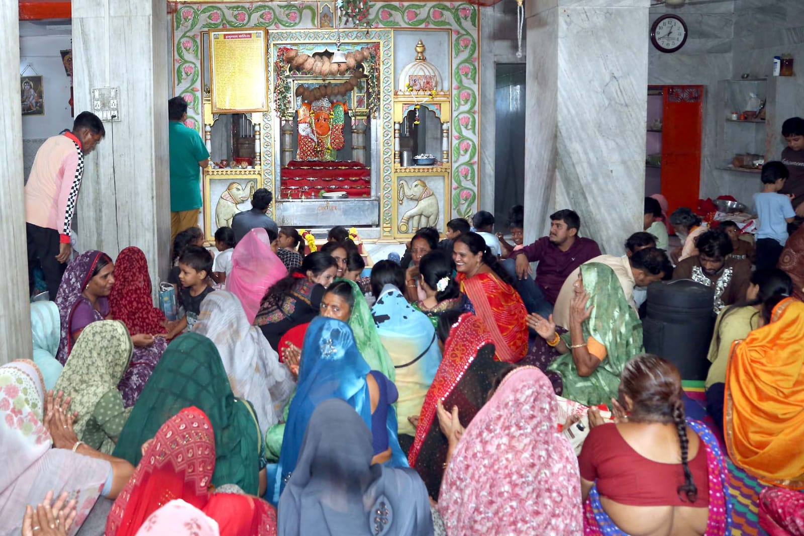 प्रसिद्ध धार्मिक धाम श्री वनेश्वर मारुति नंदन कुटीर हनुमान मंदिर फुट तालाब मे उत्साह से मना गुरु पूर्णिमा पर्व।