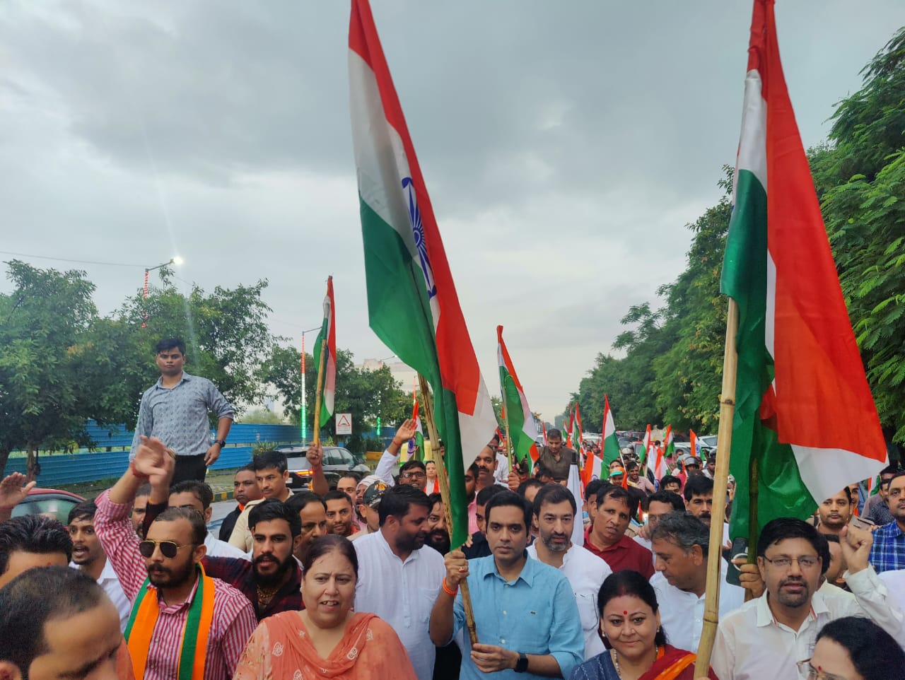 नोएडा भाजपा ने हर घर तिरंगा अभियान के तहत तिरंगा यात्रा निकाली।