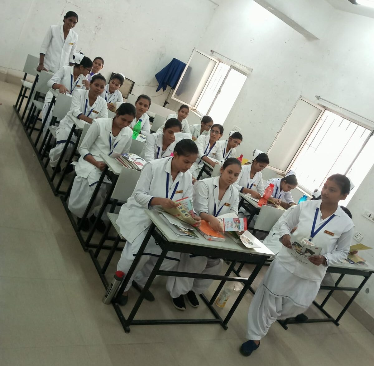 एएनएम ट्रेंनिंग स्कूल में एचआईवी एड्स से बचाव को लेकर एक दिवसीय कार्यशालाप्रशिक्षु छात्राओं को एचआईवी एवं एड्स से बचाव, इलाज व सुरक्षा का दिया गया जानकारी।
