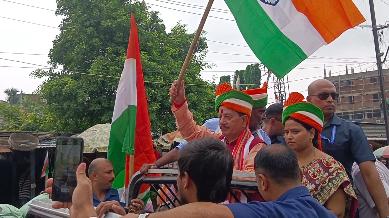 भाजपा कार्यकर्ताओं ने निकाली विशाल तिरंगा यात्रा।