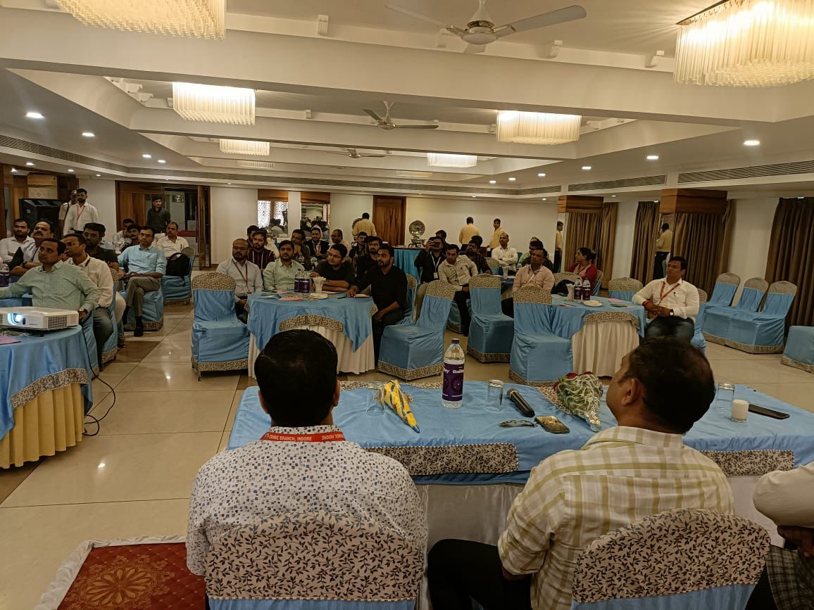 मध्य प्रदेश इंदौर सहित कई जिलों के निजी बैंकों और फाइनेंस कंपनियों के टास्क फोर्स ग्रुप के साथ क्राइम ब्रांच इंदौर पुलिस की कार्यशाला।