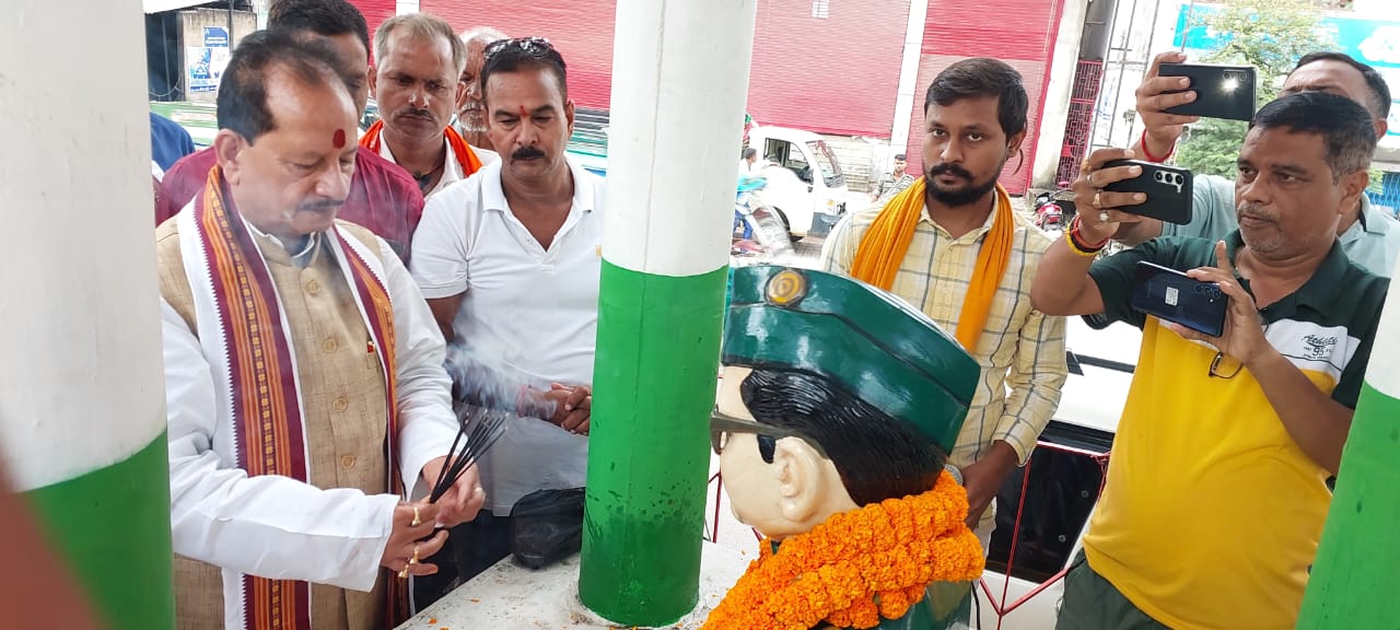 सलग उपमुख्यमंत्री ने चलाया स्वच्छता अभियान।