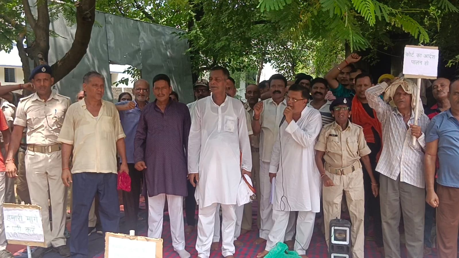 21 सूत्री मांगों के समर्थन में जिला मुख्यालय पर किया गया धरना प्रदर्शन।