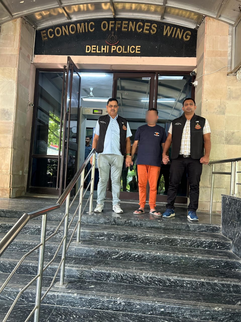 50,000 रुपये का इनामी आरोपी गिरफ्तार किया गया है।