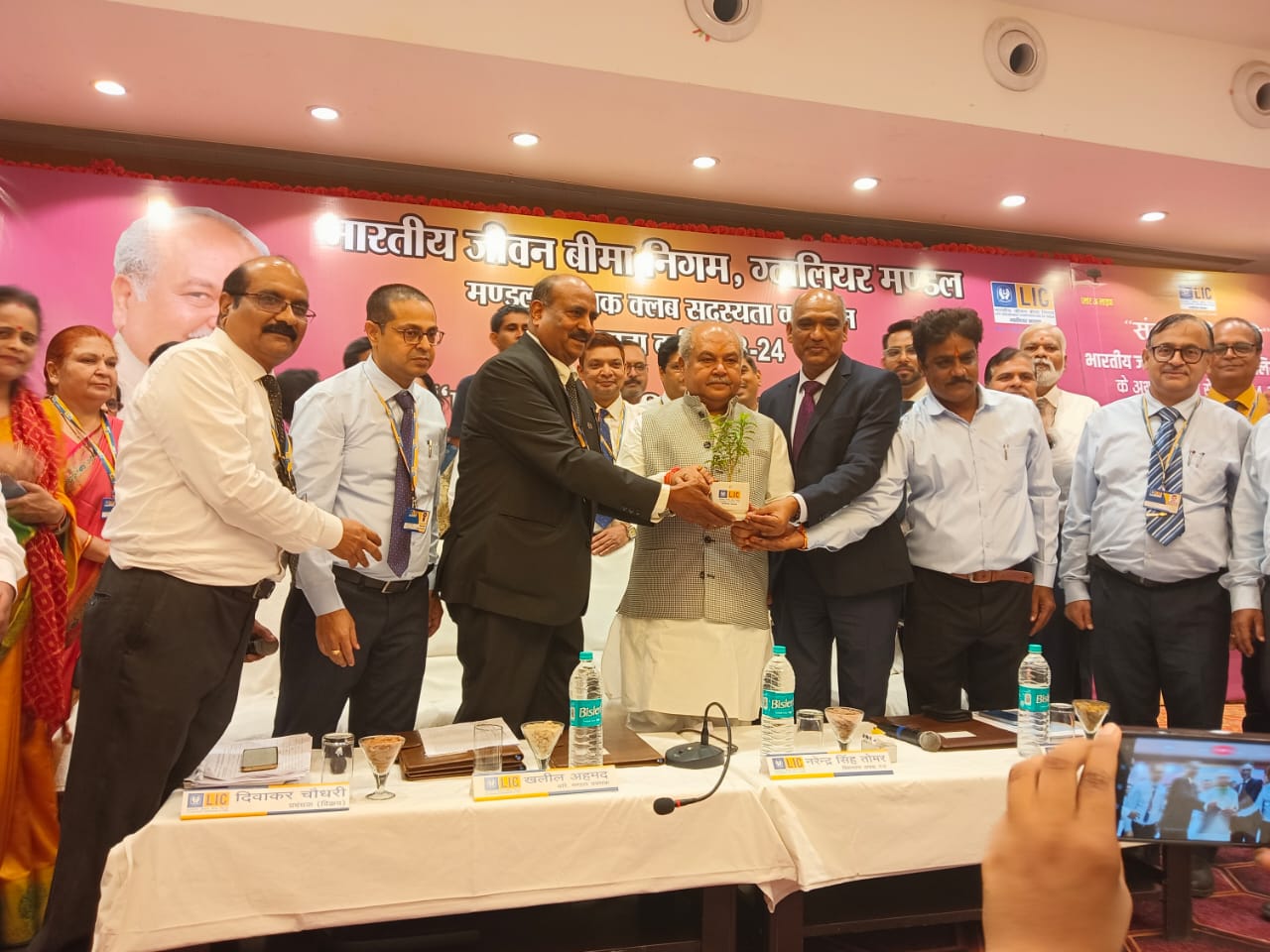 एलआईसी विशाल वट वृक्ष है जिसकी छाया में सभी आनंद और सुरक्षा का अनुभव करते हैं विधानसभा अध्यक्ष श्री नरेन्द्र सिंह तोमर।