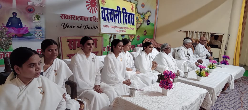 देने वाला लुटा रहा, लूट सके तो लूट….- मोहन वर्मा l