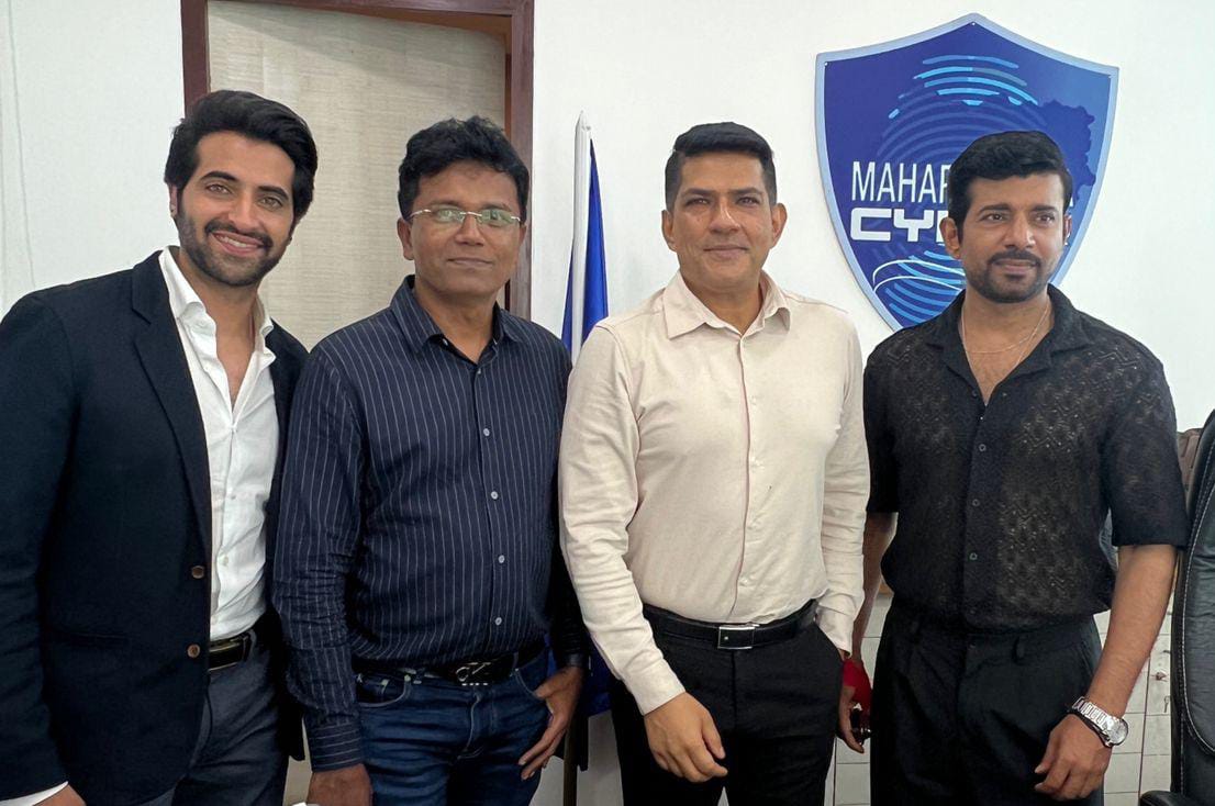 फिल्म “घुसपैठिया” की टीम ने साइबर खतरे के बारे में जागरूकता के लिए कफ परेड के वर्ल्ड ट्रेड सेंटर में साइबर सुरक्षा मुख्यालय का दौरा किया।