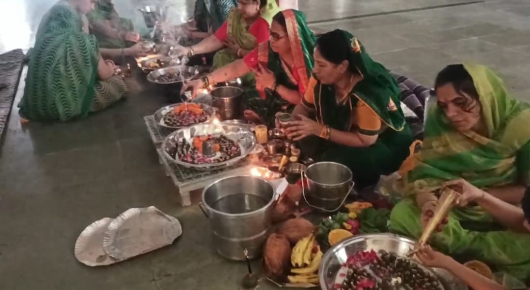 मेघनगर अति प्राचीन मेघेश्वर महादेव शंकर मंदिर पर हुआ विशेष अभिषेक।